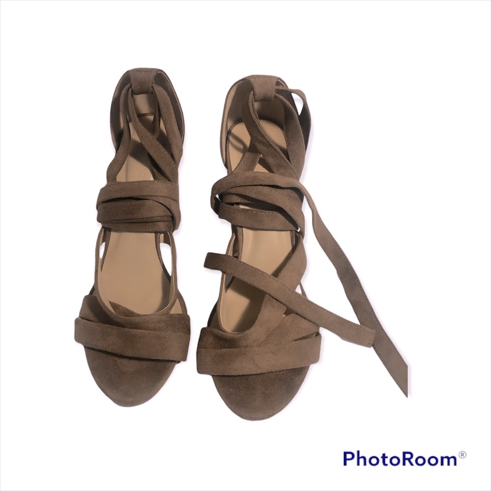 Trendy Wrap Around Gladiator Block Heel Sandals